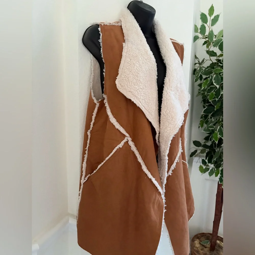 LuLaRoe Marlowe Vest - Picture 2 of 8